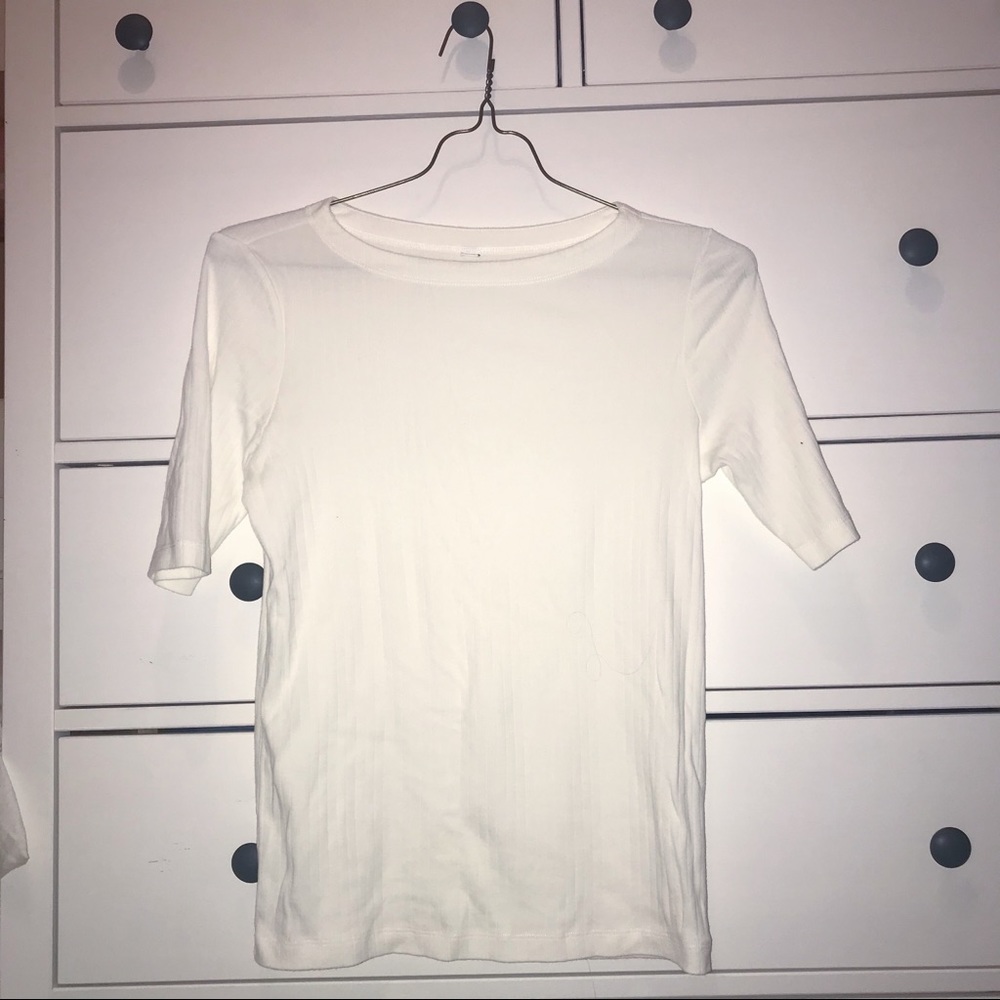 3/4 sleeves, ribbed white uniqlo tee